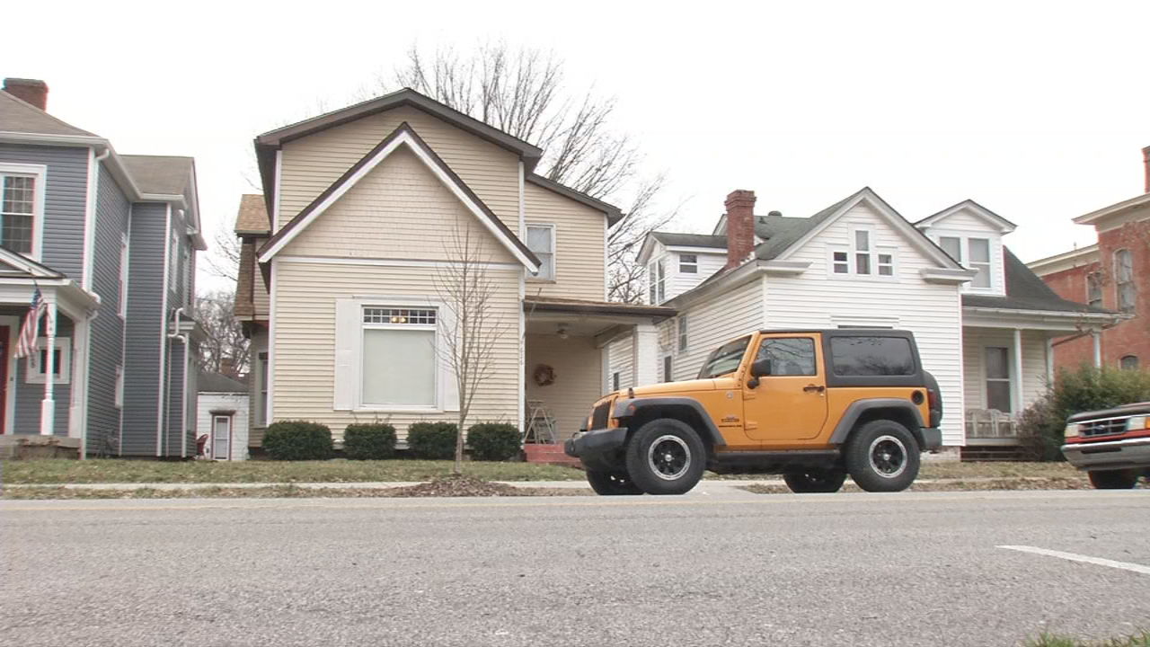 Jeffersonville Maple Street shooting scene 2.jpg